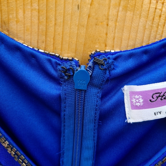 NWTs Hailey Logan by Adrianna Papell Beaded Dress - Picture 5 of 7